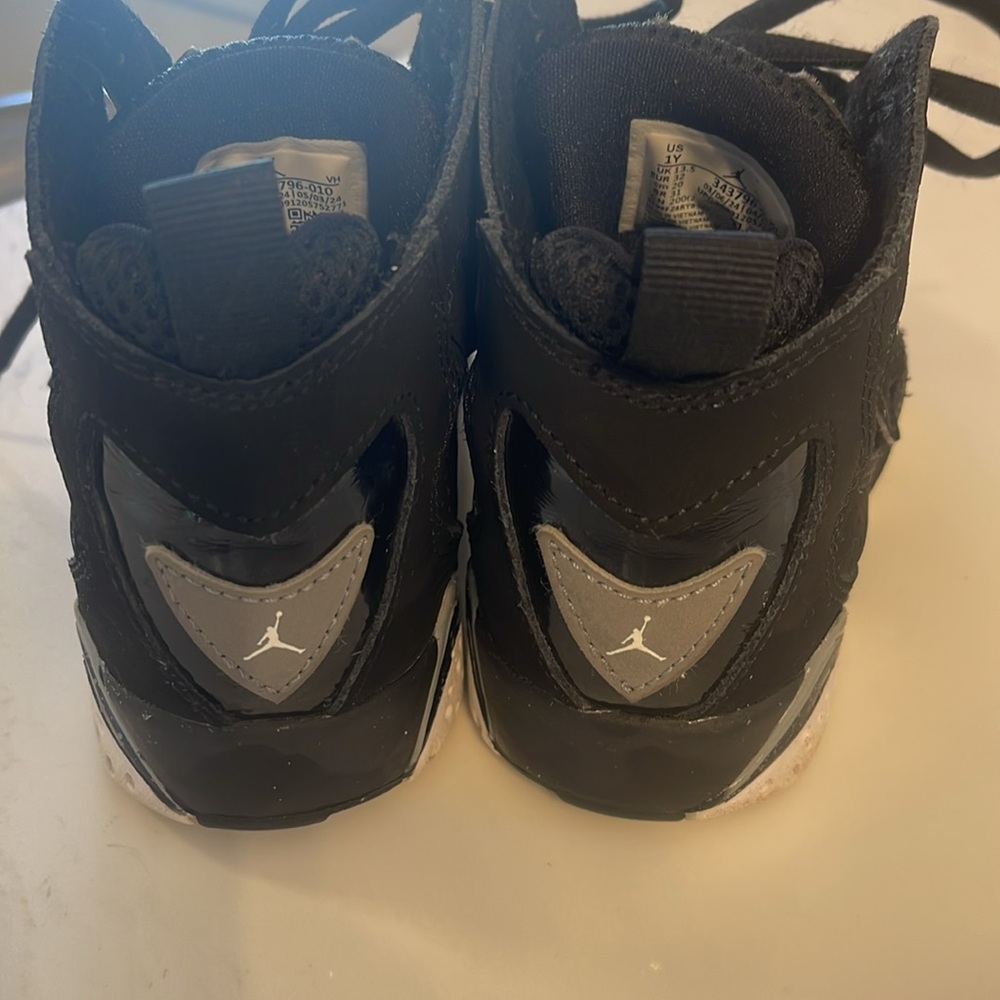 Nike Air Jordan’s Black Boys SZ 1 - Picture 4 of 9